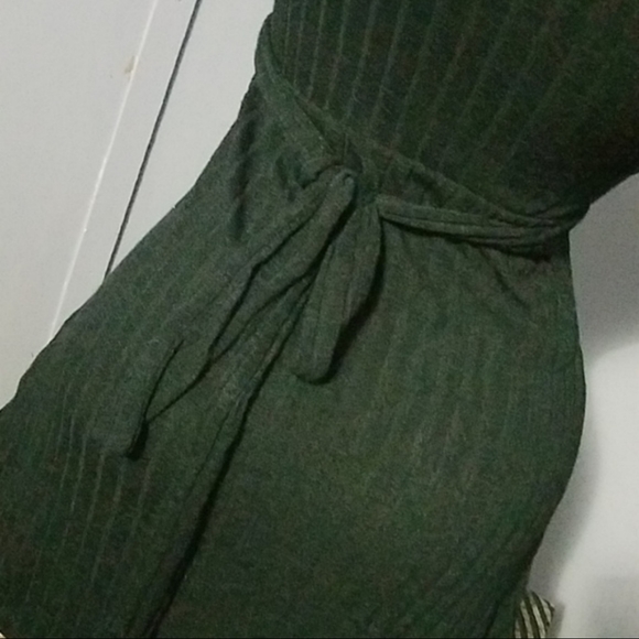 Stunning Chic & Sexy Faux Wrap Dress - Picture 4 of 7